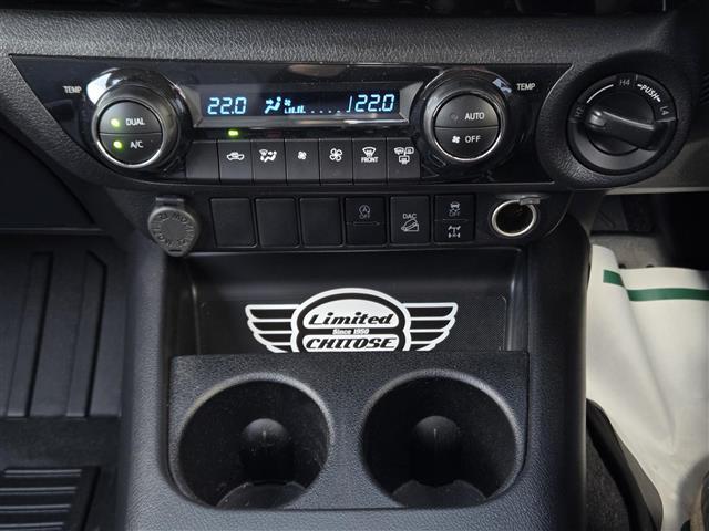 ハイラックス Z GANADORマフラー RAYS製17インチアルミホイール RICKSスキッドプレート INNOルーフキャリア EGRバグガード HELIOSサイドステップ BATTLEZリフトアップスプリング(15枚目)