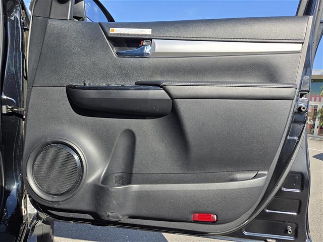 ハイラックス Z GANADORマフラー RAYS製17インチアルミホイール RICKSスキッドプレート INNOルーフキャリア EGRバグガード HELIOSサイドステップ BATTLEZリフトアップスプリング(22枚目)