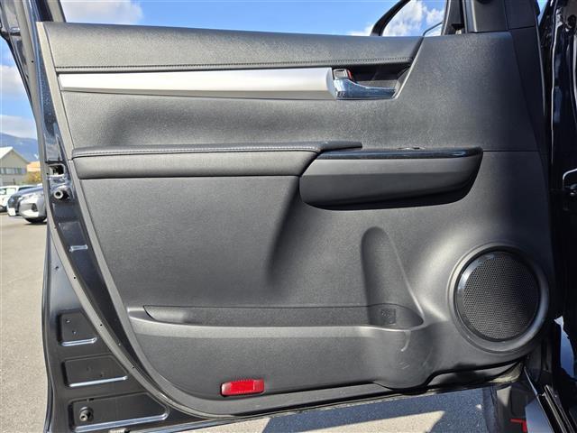 ハイラックス Z GANADORマフラー RAYS製17インチアルミホイール RICKSスキッドプレート INNOルーフキャリア EGRバグガード HELIOSサイドステップ BATTLEZリフトアップスプリング(27枚目)