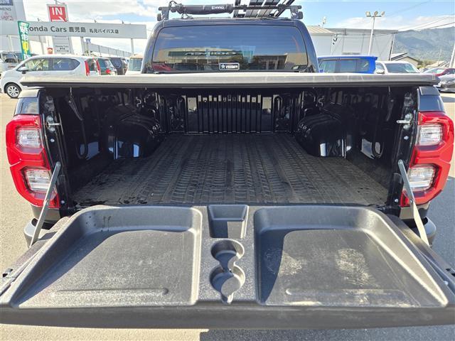 ハイラックス Z GANADORマフラー RAYS製17インチアルミホイール RICKSスキッドプレート INNOルーフキャリア EGRバグガード HELIOSサイドステップ BATTLEZリフトアップスプリング(28枚目)