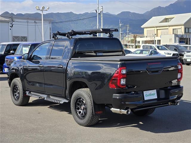 ハイラックス Z GANADORマフラー RAYS製17インチアルミホイール RICKSスキッドプレート INNOルーフキャリア EGRバグガード HELIOSサイドステップ BATTLEZリフトアップスプリング(30枚目)