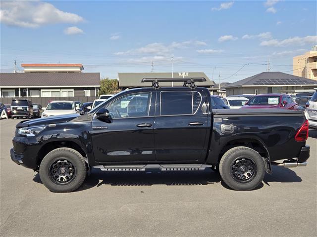 ハイラックス Z GANADORマフラー RAYS製17インチアルミホイール RICKSスキッドプレート INNOルーフキャリア EGRバグガード HELIOSサイドステップ BATTLEZリフトアップスプリング(36枚目)