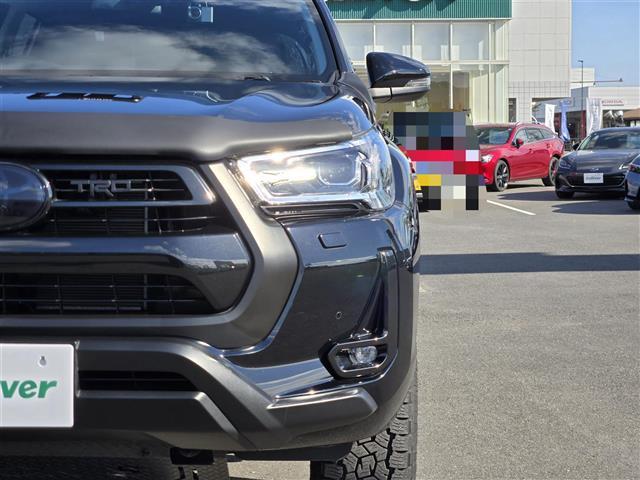 ハイラックス Z GANADORマフラー RAYS製17インチアルミホイール RICKSスキッドプレート INNOルーフキャリア EGRバグガード HELIOSサイドステップ BATTLEZリフトアップスプリング(38枚目)