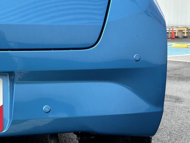 ガラス張りの広い店内で、温かい日差しが注ぎ込み、待ち時間もごゆっくりとおくつろぎ頂けます。