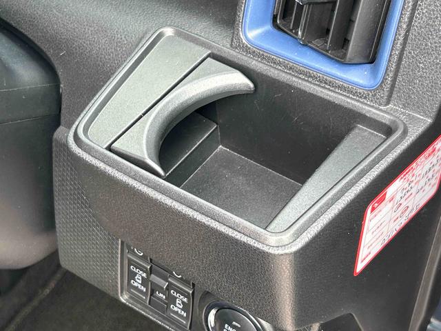 運転席カップホルダー