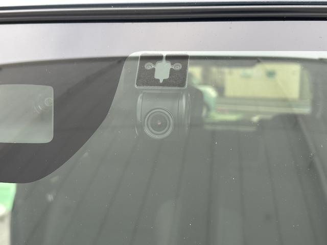 純正ドライブレコーダー付きでナビと連動し、事故直後の映像がその場でナビ画面で確認出来て大変便利です。