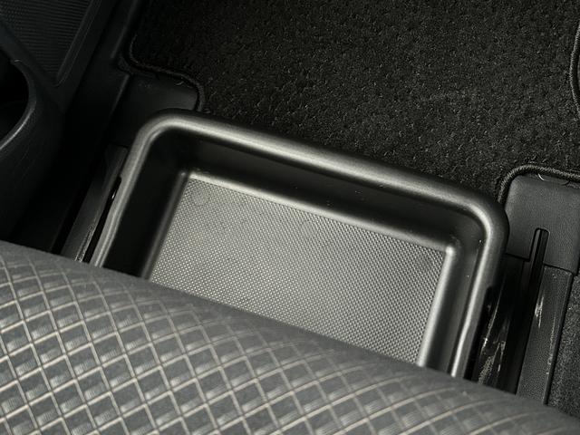 シートアンダートレイ