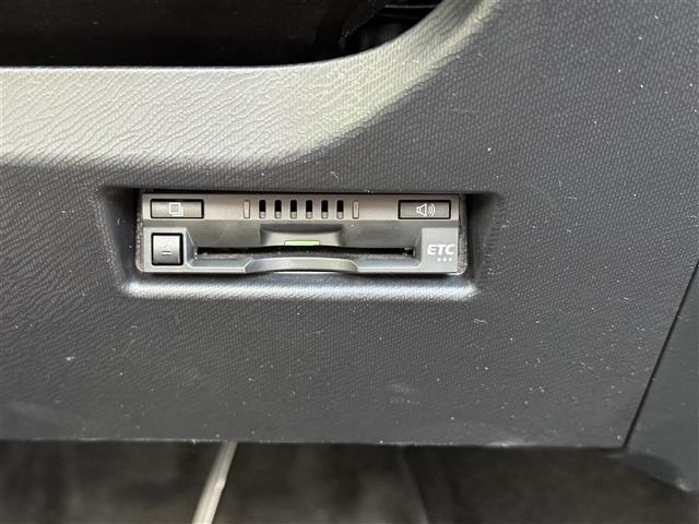 Sスタイルブラック トヨタセーフティーセンス 純正9型メモリーナビ CD DVD SD BT フルセグTV バックカメラ 純正エアロ 社外15インチAW コーナーセンサー ヘッドライトレベライザー プリクラッシュ ETC(3枚目)