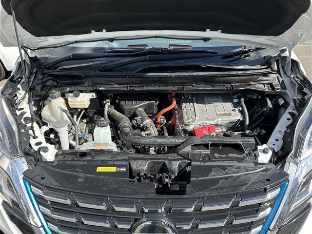 セレナ ｅ－パワー　ハイウェイスターＶ　セーフティパックＢ　プロパイロット　純正１０インチナビ　アラウンドビューモニター　ＥＴＣ　ドライブレコーダー　ハンズフリー両側電動スライドドア　リアオートエアコン　シートヒーター／ステアリングヒーター（41枚目）