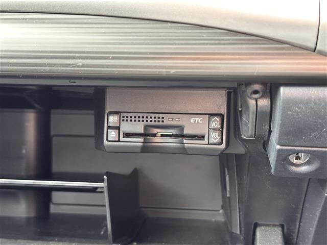 CT CT200h Fスポーツ 後期型ヘッドライト 純正メーカーHDDナビ CD DVD MSV USB AUX フルセグTV バックカメラ 純正17インチAW クルーズコントロール シートヒーター シートリフター スマートキー(7枚目)