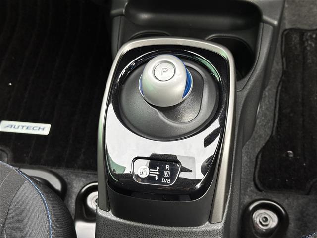 ノート ｅ－パワーオーテック　スポーツスペック　インテリジェントクルーズコントロール　インテリジェントアラウンドビューモニター　インテリジェントルームミラー　エマージェンシーブレーキ　車線逸脱警報　踏み間違い衝突防止アシスト　ハイビームアシスト（13枚目）