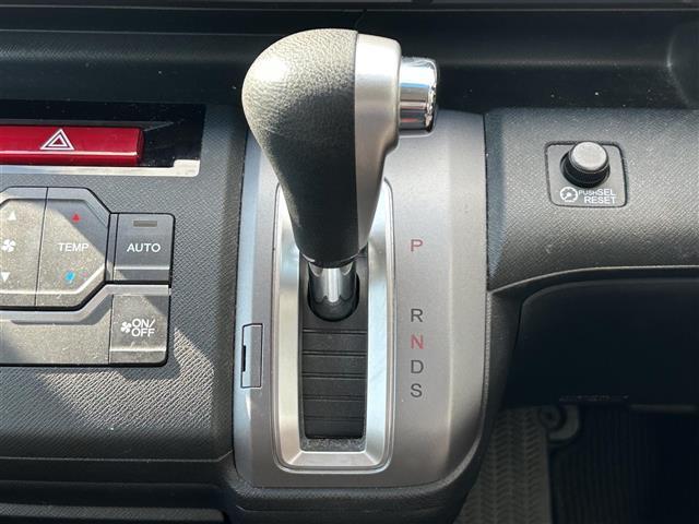 ステップワゴンスパーダ Z 7人乗り 純正9インチナビ CD/DVD/Bluetooth/フルセグTV ETC ドライブレコーダー 両側電動スライドドア コンフォートビューパッケージ HIDヘッドランプ 社外15インチAW(23枚目)