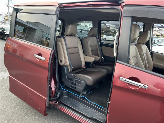 セレナ e-パワー ハイウェイスターV プロパイロット セーフティパックB プレミアムインテリア 純正フリップダウンモニター 純正9インチナビ アラウンドビューモニター インテリジェントルームミラー シートヒーター 両側電動スライドドア(15枚目)