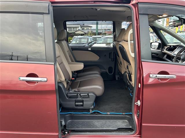 セレナ e-パワー ハイウェイスターV プロパイロット セーフティパックB プレミアムインテリア 純正フリップダウンモニター 純正9インチナビ アラウンドビューモニター インテリジェントルームミラー シートヒーター 両側電動スライドドア(28枚目)