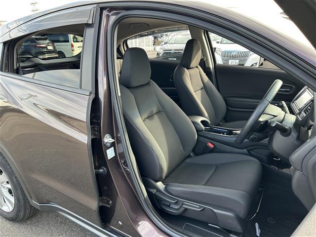 ヴェゼル ハイブリッドＸ・ホンダセンシング　ホンダセンシング　アダプティブクルーズコントロール　純正ナビ　バックカメラ　ＥＴＣ　ドライブレコーダー　純正エンジンスターター　ＬＥＤヘッドランプ　純正１６インチアルミホイール　フォグランプ（14枚目）