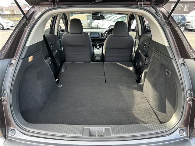 ヴェゼル ハイブリッドＸ・ホンダセンシング　ホンダセンシング　アダプティブクルーズコントロール　純正ナビ　バックカメラ　ＥＴＣ　ドライブレコーダー　純正エンジンスターター　ＬＥＤヘッドランプ　純正１６インチアルミホイール　フォグランプ（16枚目）