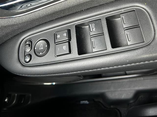 ヴェゼル ハイブリッドＸ・ホンダセンシング　ホンダセンシング　アダプティブクルーズコントロール　純正ナビ　バックカメラ　ＥＴＣ　ドライブレコーダー　純正エンジンスターター　ＬＥＤヘッドランプ　純正１６インチアルミホイール　フォグランプ（26枚目）