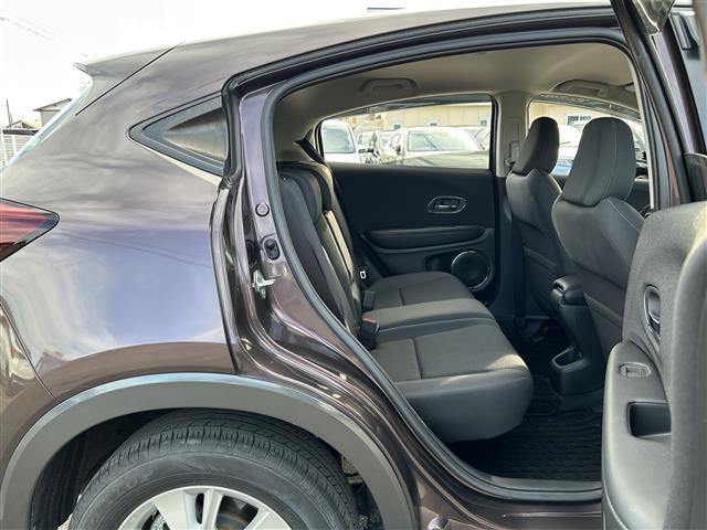 ヴェゼル ハイブリッドＸ・ホンダセンシング　ホンダセンシング　アダプティブクルーズコントロール　純正ナビ　バックカメラ　ＥＴＣ　ドライブレコーダー　純正エンジンスターター　ＬＥＤヘッドランプ　純正１６インチアルミホイール　フォグランプ（28枚目）