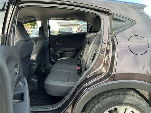 ヴェゼル ハイブリッドＸ・ホンダセンシング　ホンダセンシング　アダプティブクルーズコントロール　純正ナビ　バックカメラ　ＥＴＣ　ドライブレコーダー　純正エンジンスターター　ＬＥＤヘッドランプ　純正１６インチアルミホイール　フォグランプ（31枚目）