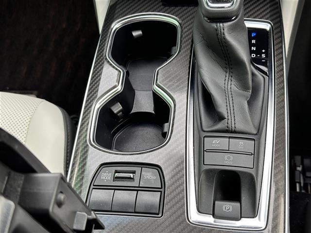 クラウンハイブリッド ＲＳアドバンス　モデリスタフルエアロ　セーフティパッケージプラス　セーフティセンス　レーダークルーズコントロール　ＢＳＭ　パノラミックビューモニター　純正１２．３インチナビ　デジタルインナーミラー　白革シート　ＥＴＣ（27枚目）