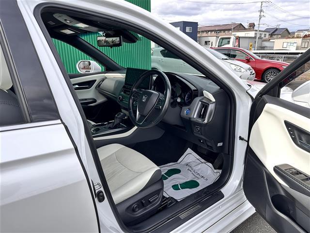 クラウンハイブリッド ＲＳアドバンス　モデリスタフルエアロ　セーフティパッケージプラス　セーフティセンス　レーダークルーズコントロール　ＢＳＭ　パノラミックビューモニター　純正１２．３インチナビ　デジタルインナーミラー　白革シート　ＥＴＣ（28枚目）