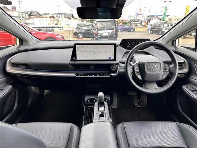 プリウス Ｚ　モデリスタエアロ　寒冷地仕様　セーフティセンス　アドバストパーク　レーダークルーズコントロール　１２．３インチディスプレイオーディオ　パノラミックビューモニター　ＥＴＣ　ワイヤレス充電　本革シート（3枚目）