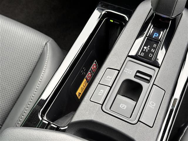 プリウス Ｚ　モデリスタエアロ　寒冷地仕様　セーフティセンス　アドバストパーク　レーダークルーズコントロール　１２．３インチディスプレイオーディオ　パノラミックビューモニター　ＥＴＣ　ワイヤレス充電　本革シート（12枚目）