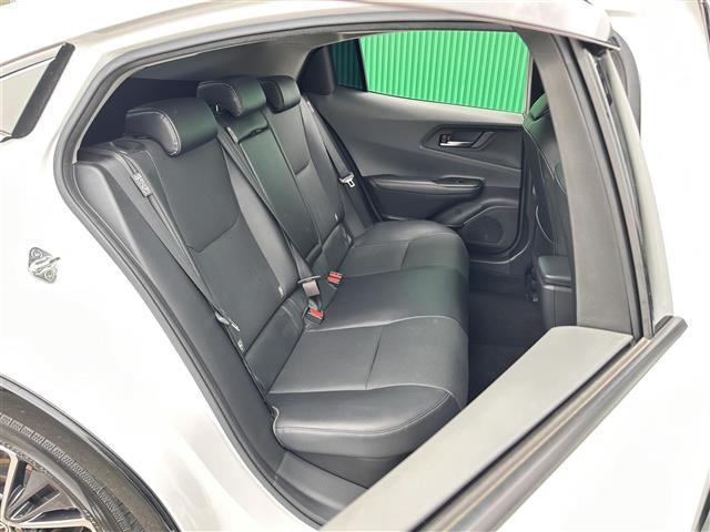 プリウス Ｚ　モデリスタエアロ　寒冷地仕様　セーフティセンス　アドバストパーク　レーダークルーズコントロール　１２．３インチディスプレイオーディオ　パノラミックビューモニター　ＥＴＣ　ワイヤレス充電　本革シート（15枚目）