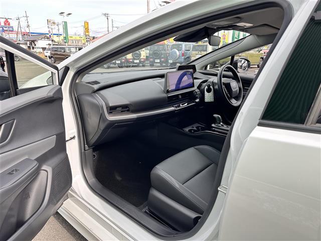 プリウス Ｚ　モデリスタエアロ　寒冷地仕様　セーフティセンス　アドバストパーク　レーダークルーズコントロール　１２．３インチディスプレイオーディオ　パノラミックビューモニター　ＥＴＣ　ワイヤレス充電　本革シート（30枚目）