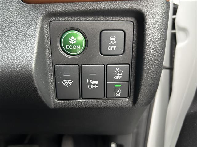 ヴェゼル ハイブリッドＺ・ホンダセンシング　ワンオーナー　ホンダセンシング　アダプティブクルーズコントロール　純正ナビ　バックカメラ　ＥＴＣ　ドライブレコーダー　シートヒーター　ハーフレザーシート　ルーフレール　純正１７インチＡＷ　ＬＥＤライト（6枚目）