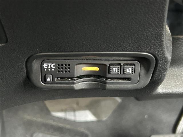 ヴェゼル ハイブリッドＺ・ホンダセンシング　ワンオーナー　ホンダセンシング　アダプティブクルーズコントロール　純正ナビ　バックカメラ　ＥＴＣ　ドライブレコーダー　シートヒーター　ハーフレザーシート　ルーフレール　純正１７インチＡＷ　ＬＥＤライト（7枚目）