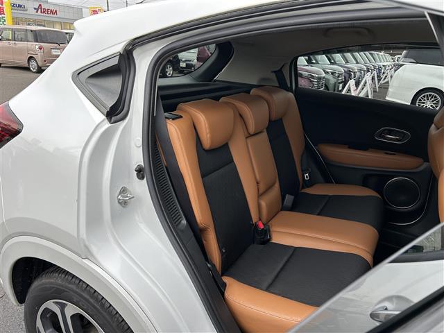 ヴェゼル ハイブリッドＺ・ホンダセンシング　ワンオーナー　ホンダセンシング　アダプティブクルーズコントロール　純正ナビ　バックカメラ　ＥＴＣ　ドライブレコーダー　シートヒーター　ハーフレザーシート　ルーフレール　純正１７インチＡＷ　ＬＥＤライト（15枚目）