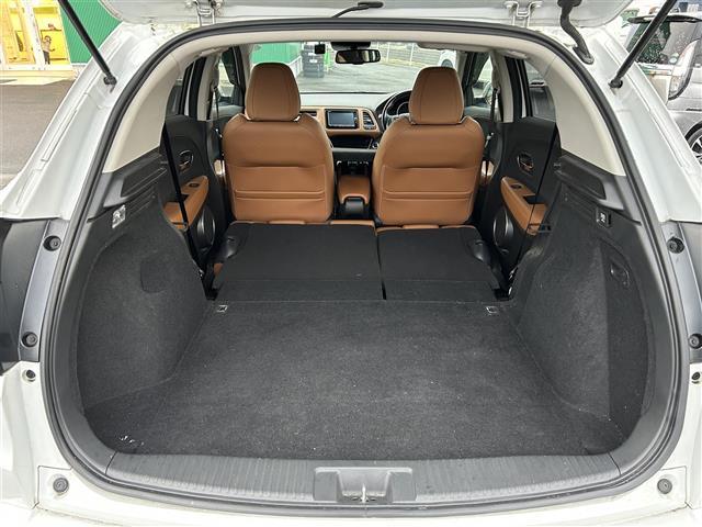 ヴェゼル ハイブリッドＺ・ホンダセンシング　ワンオーナー　ホンダセンシング　アダプティブクルーズコントロール　純正ナビ　バックカメラ　ＥＴＣ　ドライブレコーダー　シートヒーター　ハーフレザーシート　ルーフレール　純正１７インチＡＷ　ＬＥＤライト（16枚目）