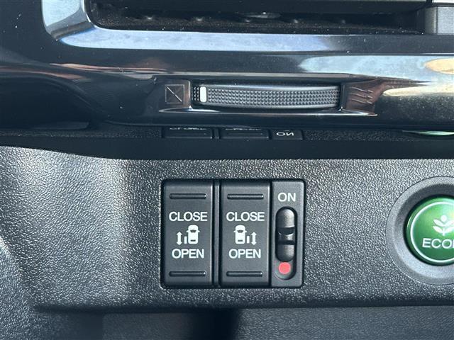 ステップワゴンスパーダ スパーダ　ホンダセンシング　７人乗り　ホンダセンシング　アダプティブクルーズコントロール　純正１０インチナビ　バックカメラ　ＥＴＣ　ドライブレコーダー　両側電動スライドドア　わくわくゲート　ＬＥＤヘッドランプ　純正ＡＷ（6枚目）