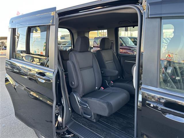 ステップワゴンスパーダ スパーダ　ホンダセンシング　７人乗り　ホンダセンシング　アダプティブクルーズコントロール　純正１０インチナビ　バックカメラ　ＥＴＣ　ドライブレコーダー　両側電動スライドドア　わくわくゲート　ＬＥＤヘッドランプ　純正ＡＷ（15枚目）