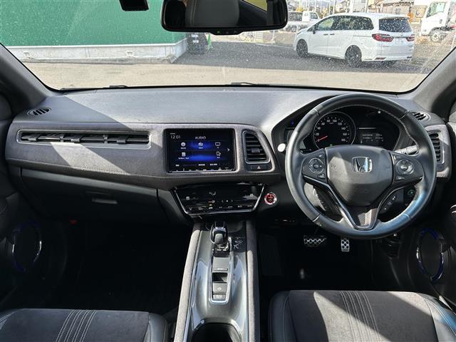 ヴェゼル ハイブリッドＲＳ・ホンダセンシング　ホンダセンシング　アダプティブクルーズコントロール　純正８インチナビ　バックカメラ　ＥＴＣ　ドライブレコーダー　ハーフレザーシート　シートヒーター　コンフォートビューパッケージ　純正１８インチＡＷ（3枚目）