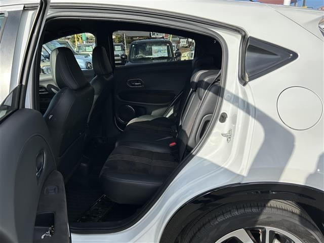 ヴェゼル ハイブリッドＲＳ・ホンダセンシング　ホンダセンシング　アダプティブクルーズコントロール　純正８インチナビ　バックカメラ　ＥＴＣ　ドライブレコーダー　ハーフレザーシート　シートヒーター　コンフォートビューパッケージ　純正１８インチＡＷ（32枚目）