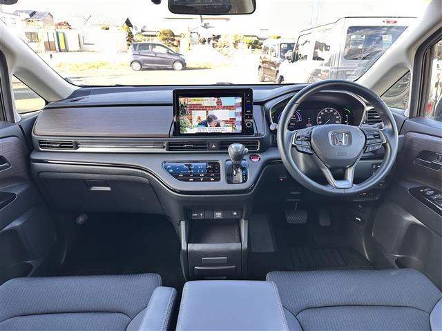オデッセイハイブリッド ｅ：ＨＥＶアブソルート・ＥＸ　ホンダセンシング　ＢＳＭ　純正１１．６インチフリップダウンモニター　純正１０インチナビ　マルチビューカメラシステム　ＥＴＣ２．０　ドライブレコーダー　ハンズフリーパワーバックドア　両側電動スライドドア（3枚目）