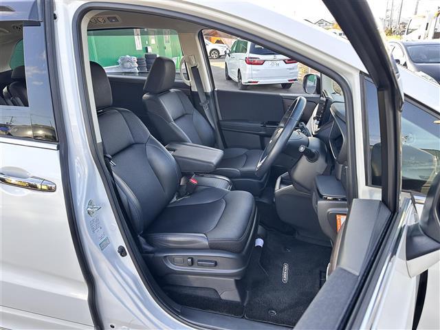 オデッセイハイブリッド ｅ：ＨＥＶアブソルート・ＥＸ　ホンダセンシング　ＢＳＭ　純正１１．６インチフリップダウンモニター　純正１０インチナビ　マルチビューカメラシステム　ＥＴＣ２．０　ドライブレコーダー　ハンズフリーパワーバックドア　両側電動スライドドア（14枚目）