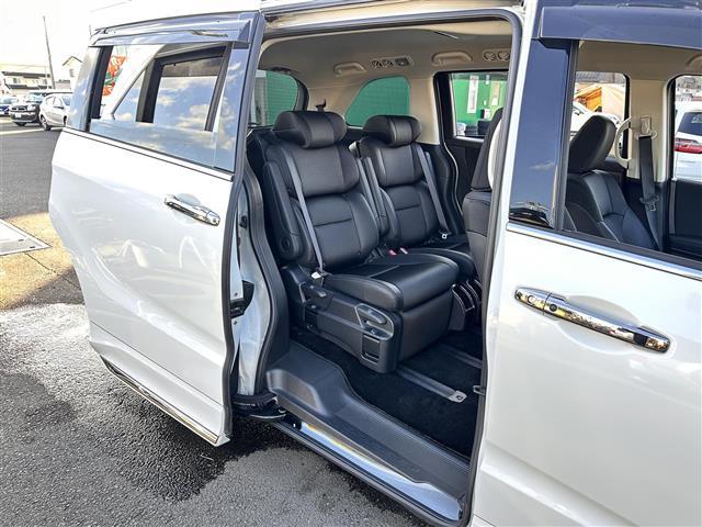 オデッセイハイブリッド ｅ：ＨＥＶアブソルート・ＥＸ　ホンダセンシング　ＢＳＭ　純正１１．６インチフリップダウンモニター　純正１０インチナビ　マルチビューカメラシステム　ＥＴＣ２．０　ドライブレコーダー　ハンズフリーパワーバックドア　両側電動スライドドア（15枚目）