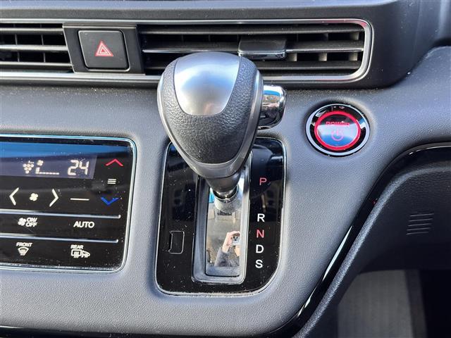 オデッセイハイブリッド ｅ：ＨＥＶアブソルート・ＥＸ　ホンダセンシング　ＢＳＭ　純正１１．６インチフリップダウンモニター　純正１０インチナビ　マルチビューカメラシステム　ＥＴＣ２．０　ドライブレコーダー　ハンズフリーパワーバックドア　両側電動スライドドア（25枚目）