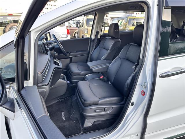 オデッセイハイブリッド ｅ：ＨＥＶアブソルート・ＥＸ　ホンダセンシング　ＢＳＭ　純正１１．６インチフリップダウンモニター　純正１０インチナビ　マルチビューカメラシステム　ＥＴＣ２．０　ドライブレコーダー　ハンズフリーパワーバックドア　両側電動スライドドア（29枚目）