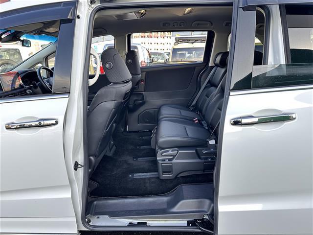 オデッセイハイブリッド ｅ：ＨＥＶアブソルート・ＥＸ　ホンダセンシング　ＢＳＭ　純正１１．６インチフリップダウンモニター　純正１０インチナビ　マルチビューカメラシステム　ＥＴＣ２．０　ドライブレコーダー　ハンズフリーパワーバックドア　両側電動スライドドア（31枚目）