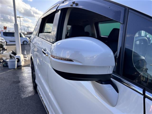 オデッセイハイブリッド ｅ：ＨＥＶアブソルート・ＥＸ　ホンダセンシング　ＢＳＭ　純正１１．６インチフリップダウンモニター　純正１０インチナビ　マルチビューカメラシステム　ＥＴＣ２．０　ドライブレコーダー　ハンズフリーパワーバックドア　両側電動スライドドア（39枚目）