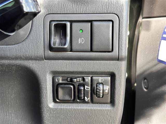 ジムニー ランドベンチャー　特別仕様車ランドベンチャー　インタークーラーターボ　パートタイム４ＷＤ（高低二段切替式）　ナビＴＶ　シートヒーター　フォグランプ　メッキグリル　ドアバイザー　メーター３眼クロムメッキリング　純正ＡＷ（12枚目）