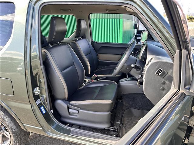 ジムニー ランドベンチャー　特別仕様車ランドベンチャー　インタークーラーターボ　パートタイム４ＷＤ（高低二段切替式）　ナビＴＶ　シートヒーター　フォグランプ　メッキグリル　ドアバイザー　メーター３眼クロムメッキリング　純正ＡＷ（14枚目）