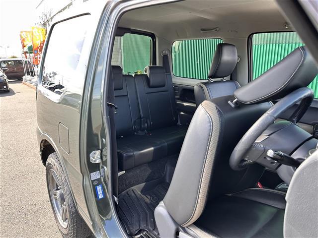 ジムニー ランドベンチャー　特別仕様車ランドベンチャー　インタークーラーターボ　パートタイム４ＷＤ（高低二段切替式）　ナビＴＶ　シートヒーター　フォグランプ　メッキグリル　ドアバイザー　メーター３眼クロムメッキリング　純正ＡＷ（15枚目）