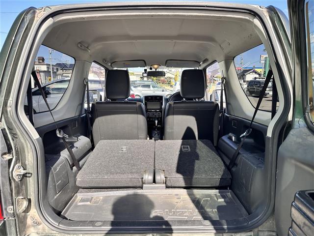 ジムニー ランドベンチャー　特別仕様車ランドベンチャー　インタークーラーターボ　パートタイム４ＷＤ（高低二段切替式）　ナビＴＶ　シートヒーター　フォグランプ　メッキグリル　ドアバイザー　メーター３眼クロムメッキリング　純正ＡＷ（16枚目）