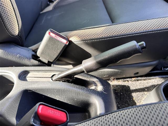 ジムニー ランドベンチャー　特別仕様車ランドベンチャー　インタークーラーターボ　パートタイム４ＷＤ（高低二段切替式）　ナビＴＶ　シートヒーター　フォグランプ　メッキグリル　ドアバイザー　メーター３眼クロムメッキリング　純正ＡＷ（24枚目）