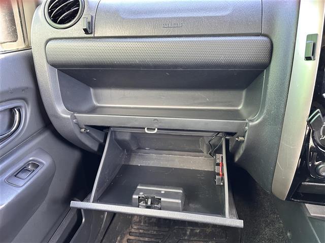 ジムニー ランドベンチャー　特別仕様車ランドベンチャー　インタークーラーターボ　パートタイム４ＷＤ（高低二段切替式）　ナビＴＶ　シートヒーター　フォグランプ　メッキグリル　ドアバイザー　メーター３眼クロムメッキリング　純正ＡＷ（26枚目）